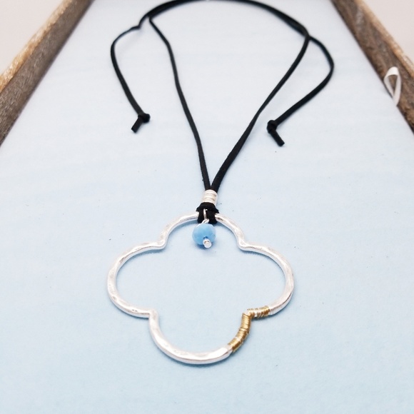 Quatrefoil wire wrapped adjustable necklace - Picture 2 of 3